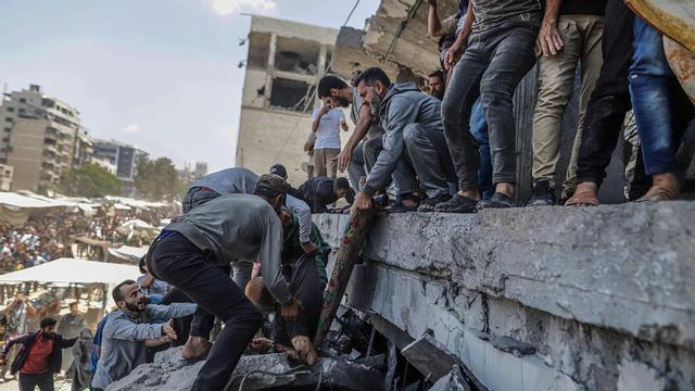 Al menos 16 muertos en un ataque israelí contra desplazados en una ...
