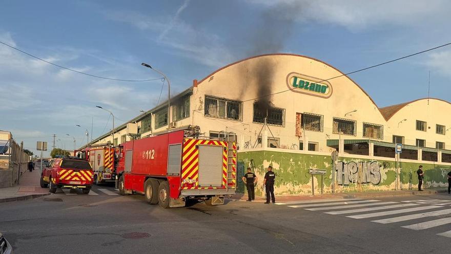 Incendio en una nave abandonada en Molina de Segura