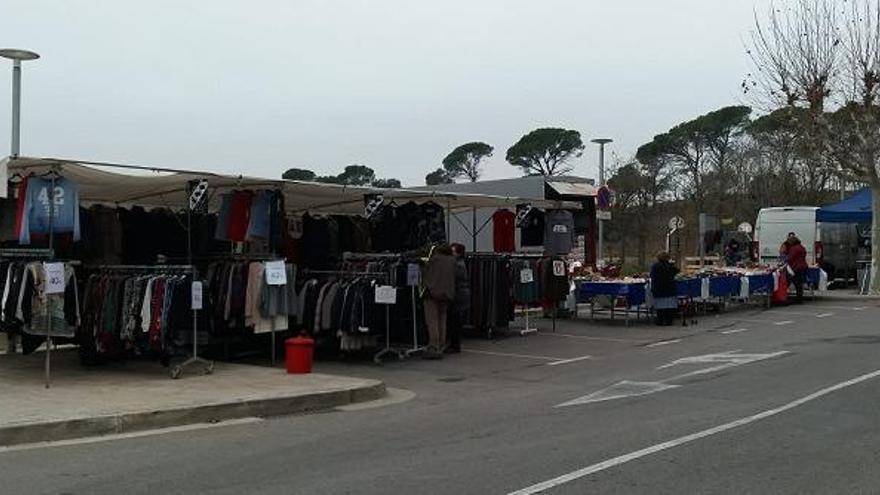 Parades instal.lades aquesta setmana al mercat setmanal de Torroella de Baix