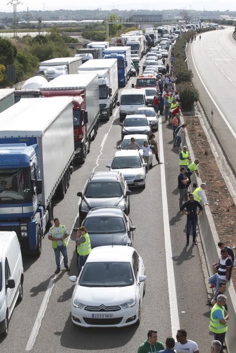 Accidente en la A-7 en Moncada y retenciones kilométricas