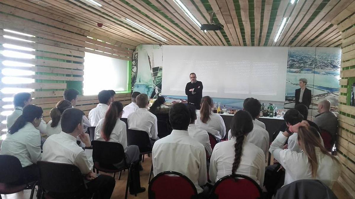 Una actividad en el IES Cap de l'Aljub de Santa Pola