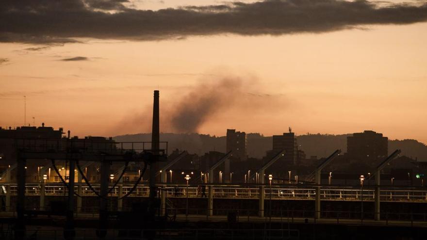 Nube de contaminación en la zona oeste de Gijón