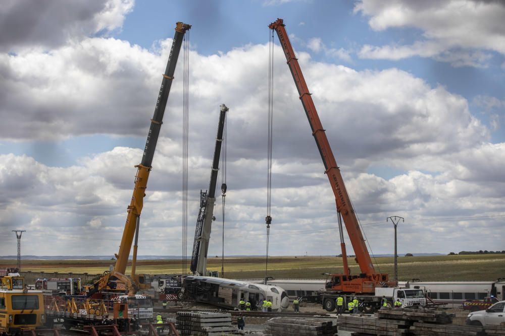 Rescate de la locomotora del Alvia