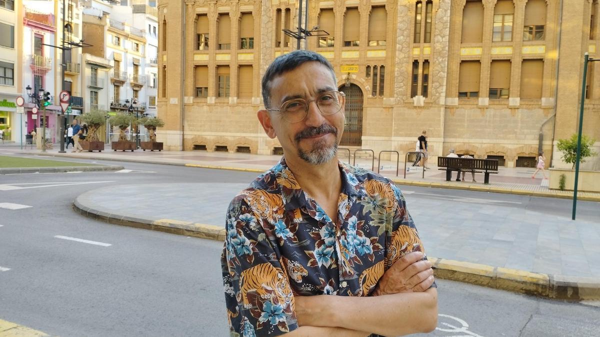 Toni Solano, fotografiado en Castellón, donde ejerce como profesor y director de instituto.