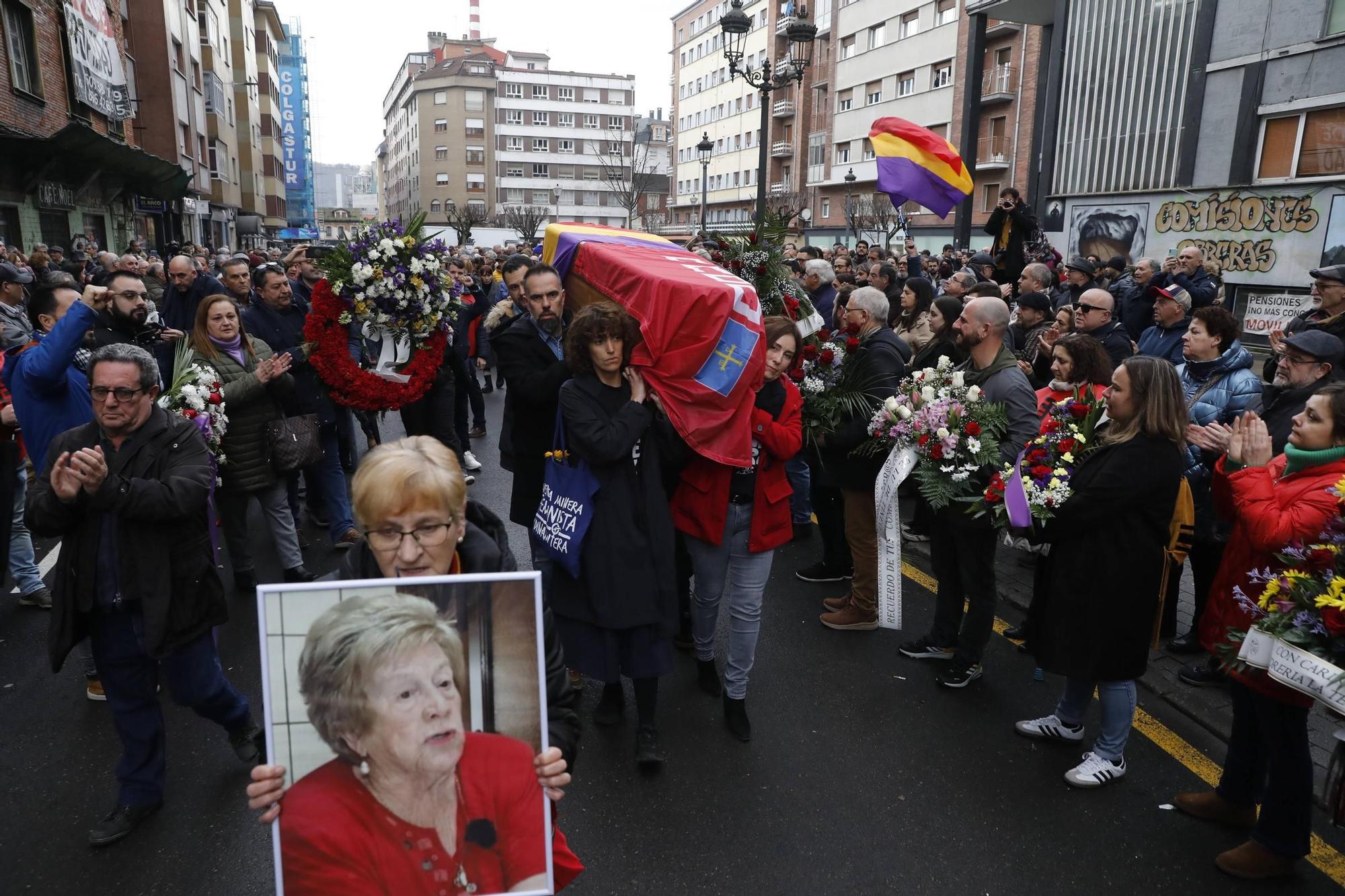 Así fue el último adiós a Anita Sirgo en Langreo