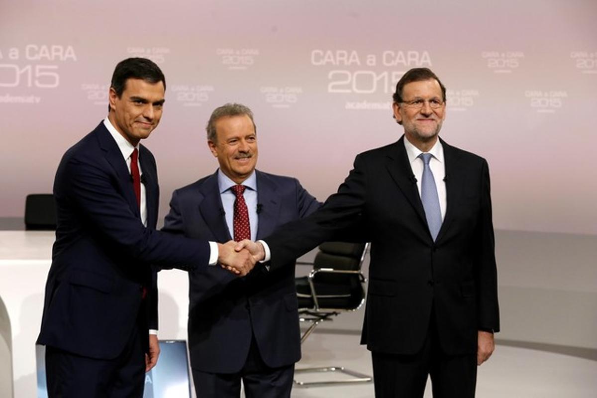 Pedro Sánchez y Mariano Rajoy, con Manuel Campo Vidal, al inicio del cara a cara.