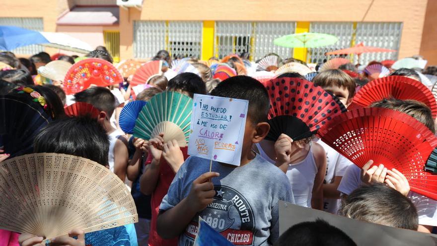Protesta el pasado junio en un colegio de Murcia por el calor