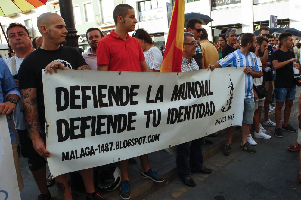 Los malagueños se manifiestan en defensa de La Mundial