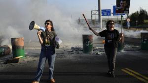 Bloquean una autopista con barricadas de fuego en Israel para exigir a Netanyahu alcanzar un acuerdo en Gaza