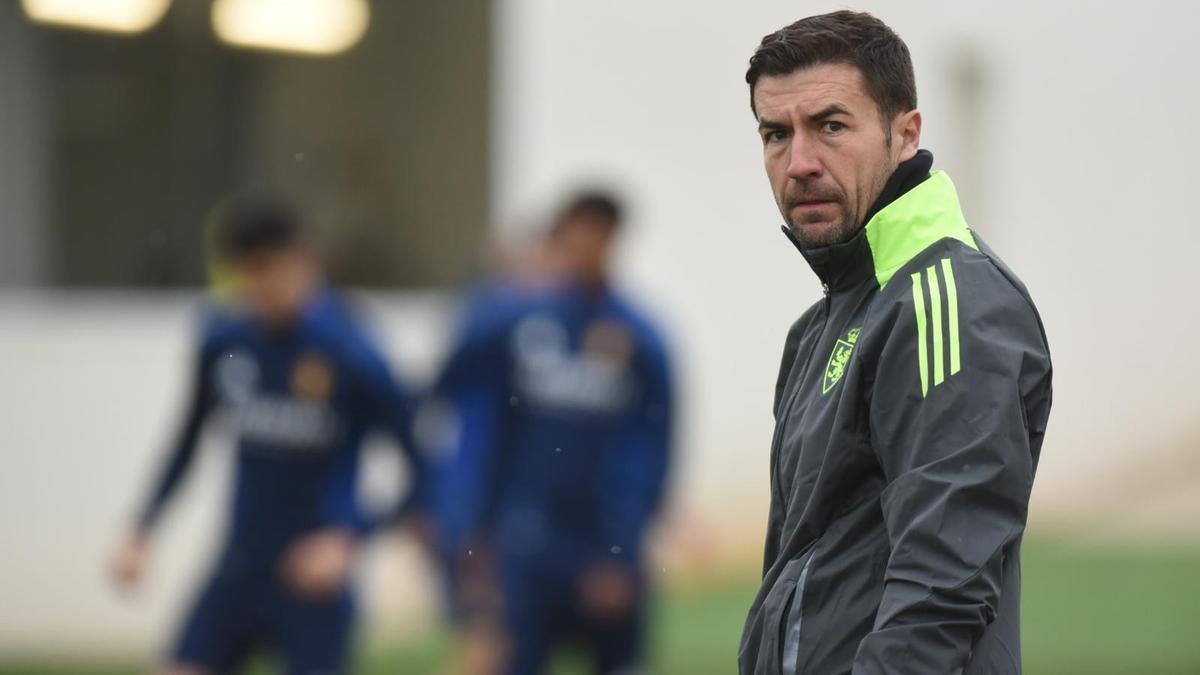 En imágenes | Gabi dirige su primera sesión como entrenador del Real Zaragoza