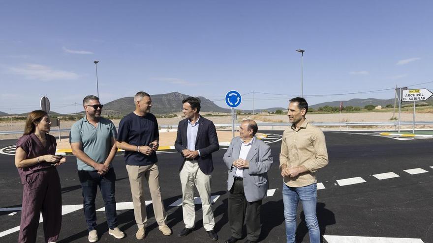 Una nueva rotonda mejora la seguridad vial en el acceso a Archivel y protege el entorno del IES Oróspeda