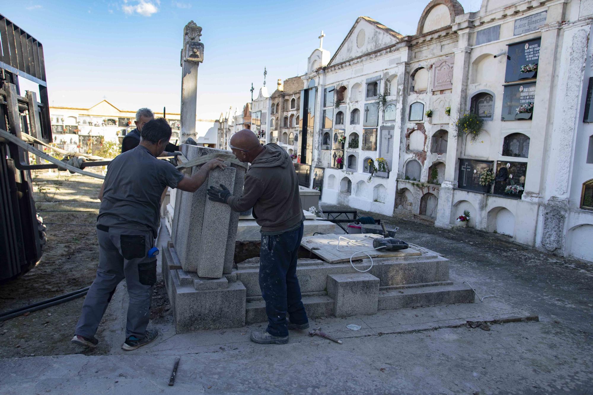 Desmontan el mausoleo del primer fascista de España para buscar los restos de nueve republicanos represaliados