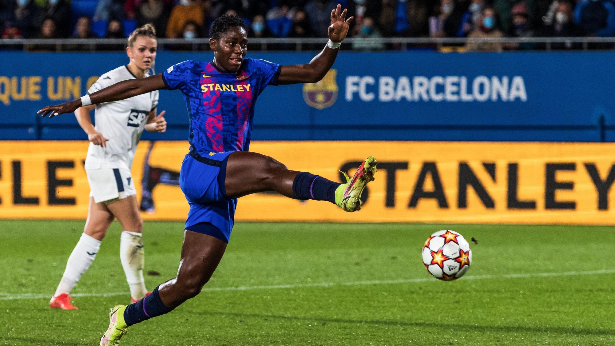 Asisat Oshoala, durante el partido contra el Hoffenheim, en el que se lesionó.