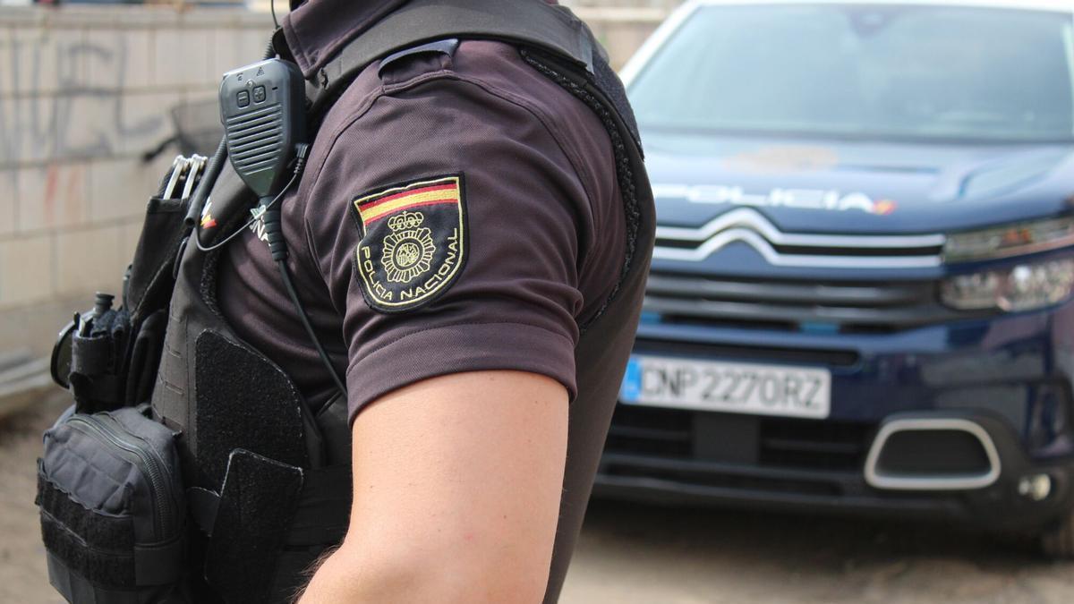 Tres agentes de la Policía Nacional.