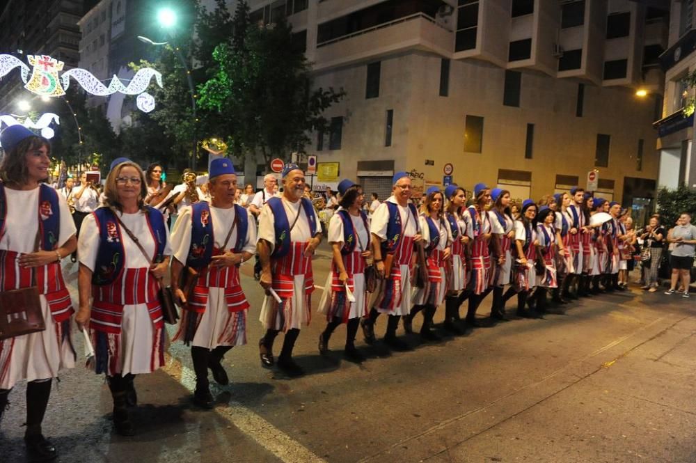 Desfile de Moros y Cristianos por las calles de Mu