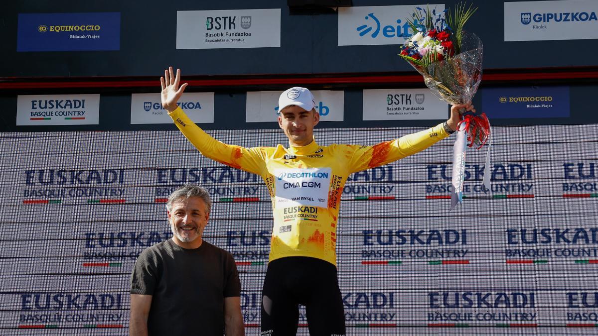 Paul Seixas se mantiene como líder de la Itzulia tras la etapa 5