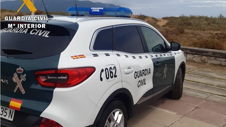 Coche de la Guardia Civil en Laredo.