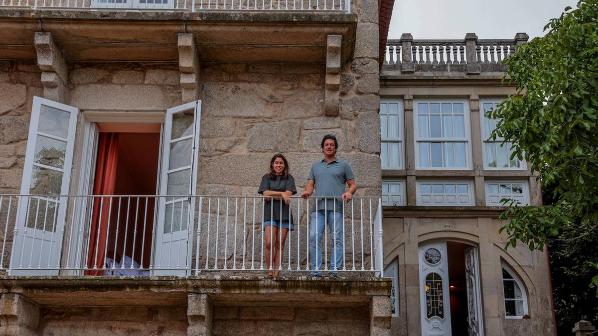 Los propietarios en uno de los balcones.