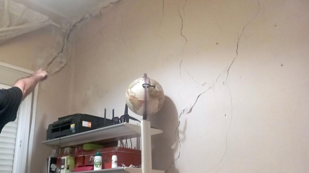 Interior de una de las viviendas dañadas en Carranque, en una foto tomada este mes.