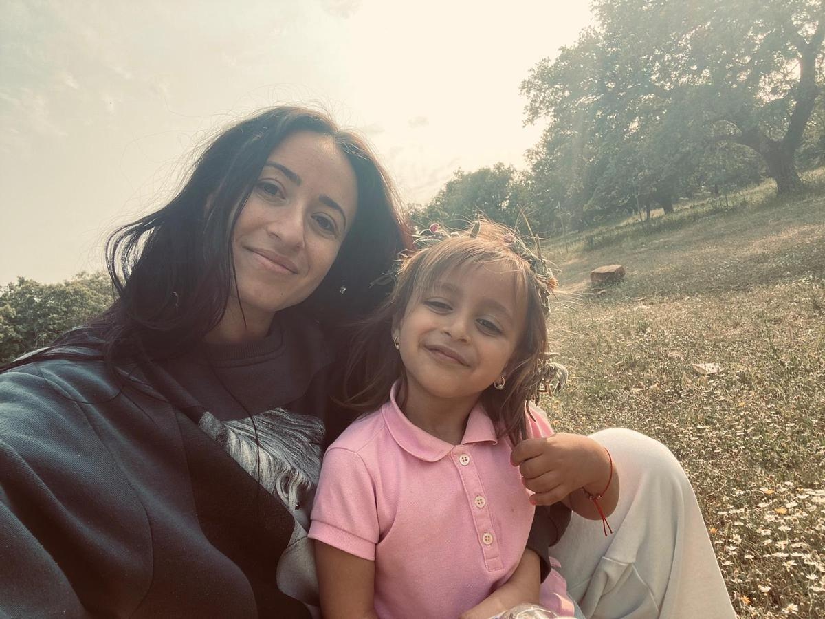 Alegría y su madre.