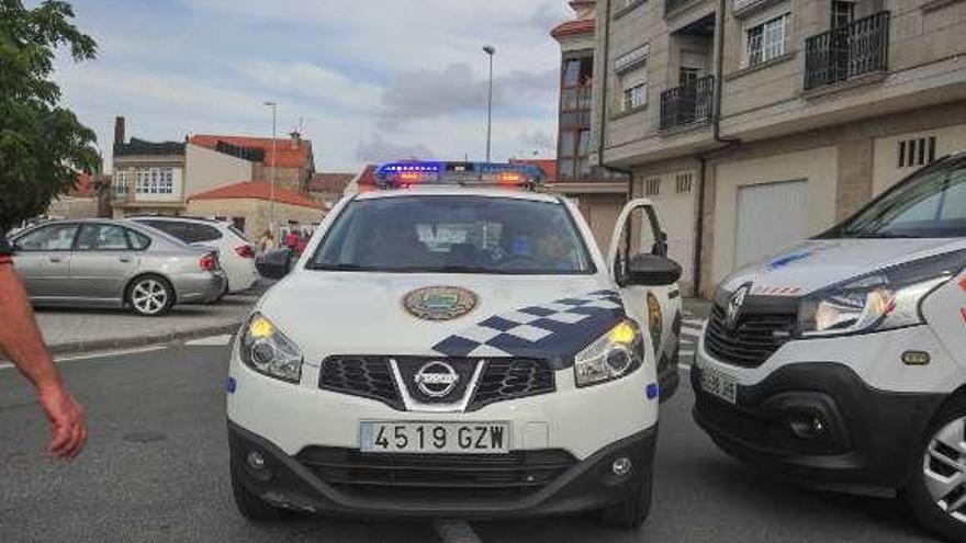 Patrulla de la Policía Local de Vilanova de Arousa. // Iñaki Abella