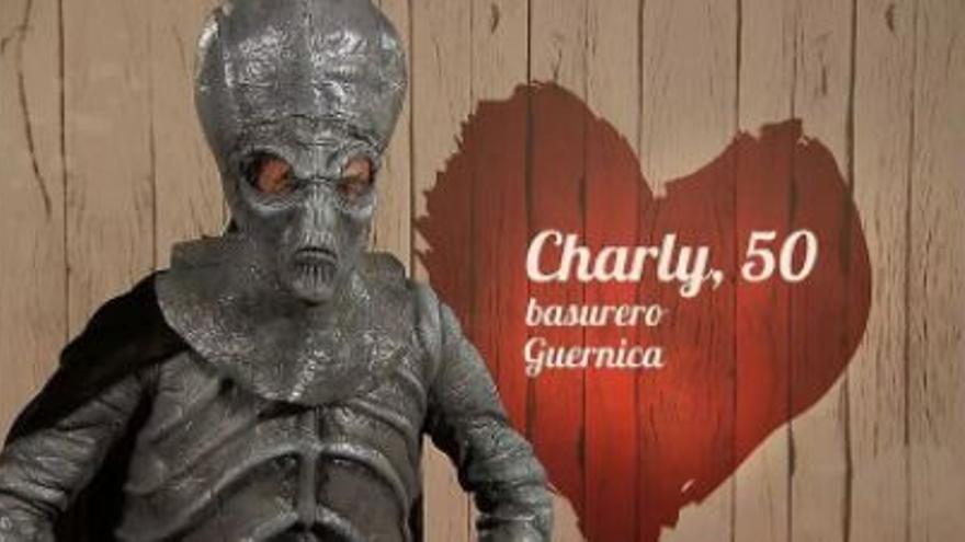 Charly llega vestido de alienígena a &#039;First Dates&#039; para encontrar el amor