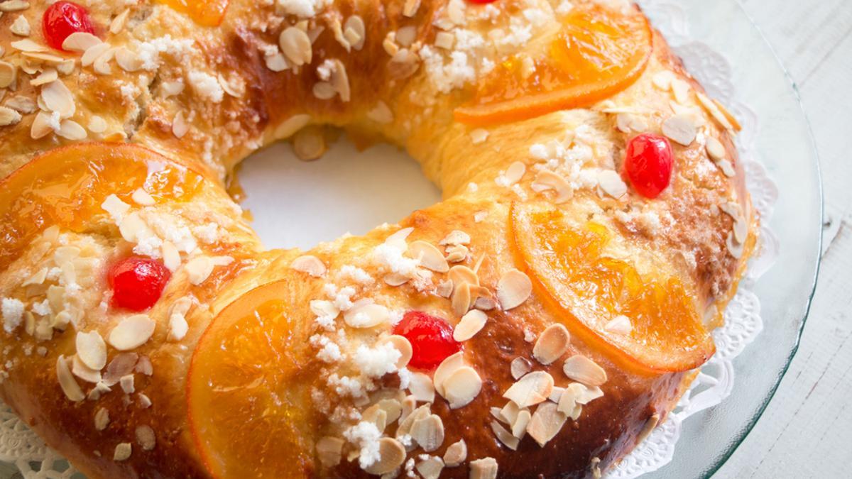 El roscón de Reyes es un dulce típico que gusta tanto a mayores como a pequeños.