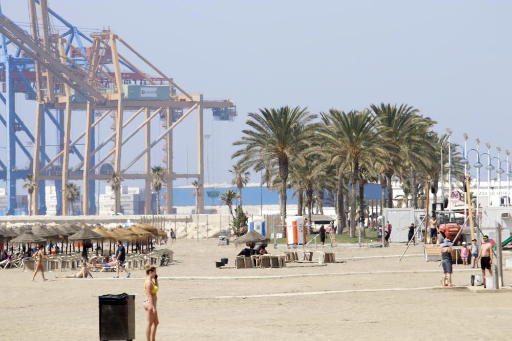 Así han quedado las playas de Málaga tras su limpieza por la Noche de San Juan.