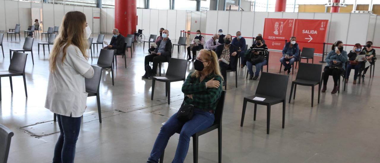 Vacunación en el recinto de IFA, en Elche.