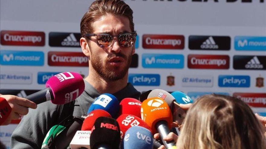 Ramos: &quot;A Piqué y a mí nos gusta tirarnos alguna piedrecita&quot;