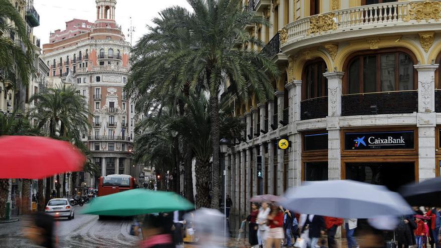 CaixaBank ensaya en Madrid limitar hasta las 11 horas las operaciones en efectivo