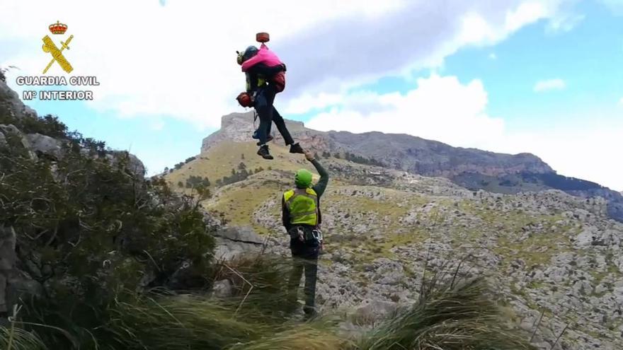 Hubschrauber-Einsatz der Bergrettung der Guardia Civil auf Mallorca