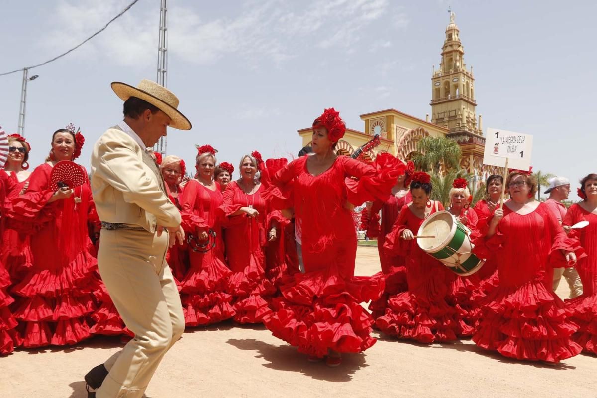 Fotogalería / 24 coros rocieros 'toman' El Arenal