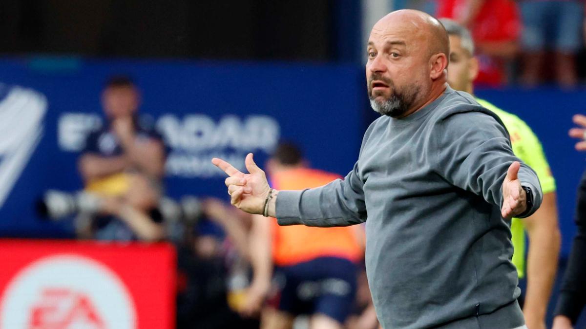 Manolo González, ante Las Palmas