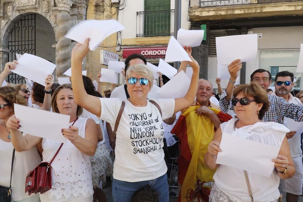 Concentración en Córdoba por el diálogo en Cataluña