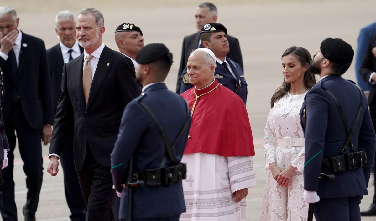El Papa llega a Madrid y se reúne con los Reyes de España.