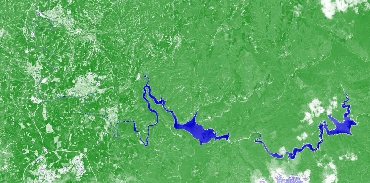 El río Ter, a su paso por Roda de Ter, con los embalses de Sau i Susqueda, el 13 de mayo del 2025, en imágenes mostradas con el visor de índice normalizado de agua que destaca en azul las zonas donde hay masas de agua y pinta en verde el resto. El río Ter, a su paso por Roda de Ter, con los embalses de Sau i Susqueda, el 13 de mayo del 2025, en imágenes mostradas con el visor de índice normalizado de agua que destaca en azul las zonas donde hay masas de agua y pinta en verde el resto.