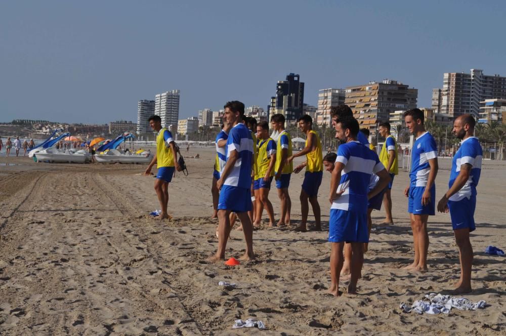 Entrenamiento del Hércules CF en la playa de San Juan