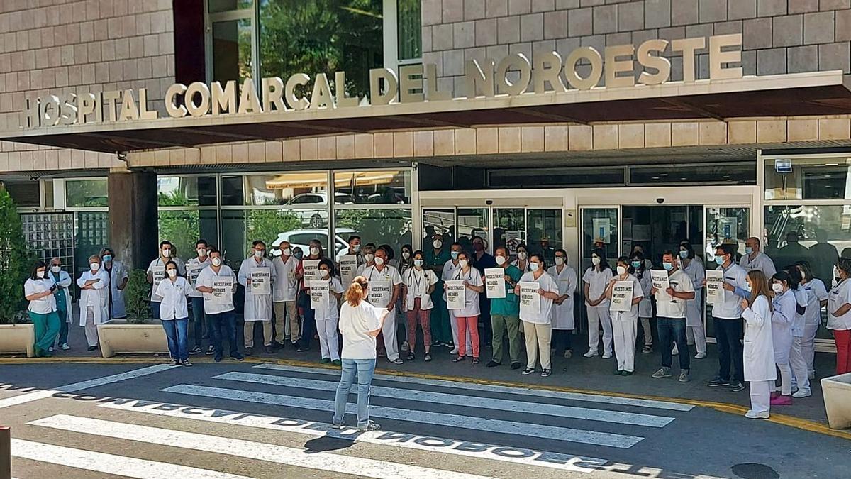 Protesta por la falta de médicos en el Hospital del Noroeste.