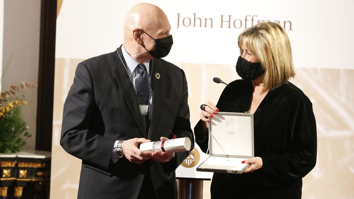John Hoffman, l’arquitecte del Mobile, nomenat fill adoptiu de l’Hospitalet John Hoffman, l’arquitecte del Mobile, nomenat fill adoptiu de l’Hospitalet