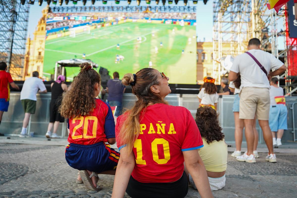 Así se vivió la semifinal entre España y Francia en la Plaza de España en imágenes Así se vivió la semifinal entre España y Francia en la Plaza de España en imágenes