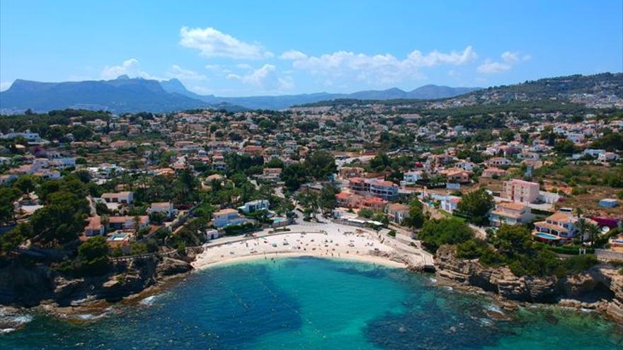 Imagen aérea de la costa de Benissa y de la playa de la Fustera