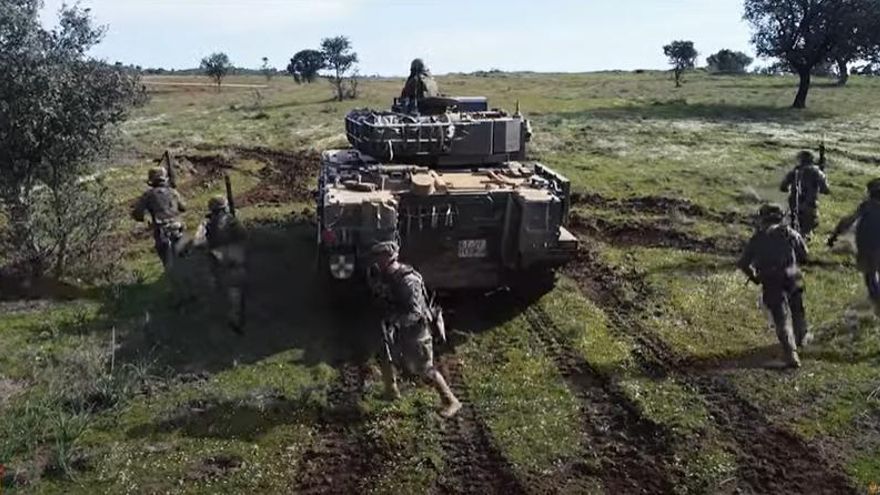 Así es el adiestramiento de la Brigada Guzmán el Bueno X antes de su despliegue en Letonia