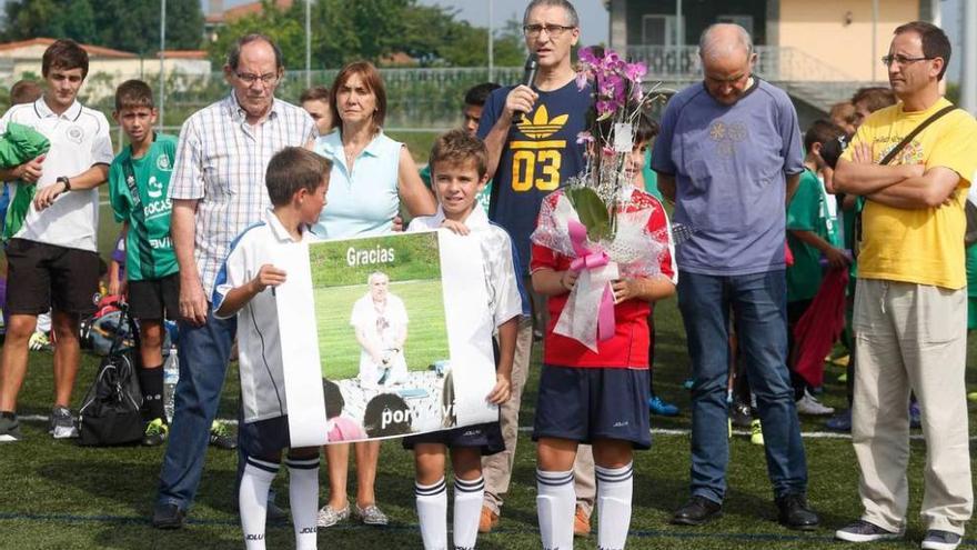 Fútbol y flores en recuerdo del fundador del grupo scout Caph