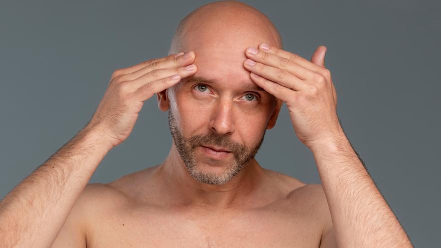 Los calvos también necesitan champú: cómo cuidar y proteger el cuero cabelludo, según la dermatóloga