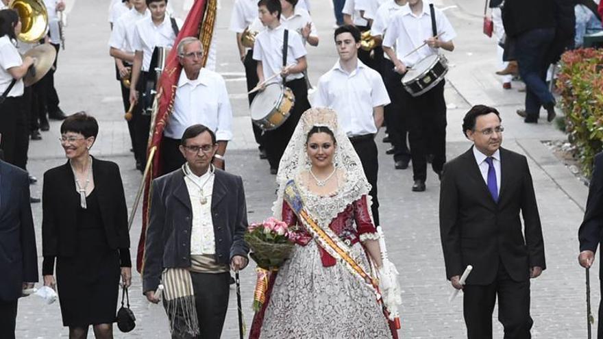 Manto de fe y devoción para la patrona de Almassora en su multitudinario traslado