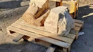 Hallan restos de columnas del balneario de los Baños del Carmen ocultos en la arena