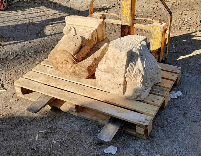 Los capiteles encontradas en los Baños del Carmen