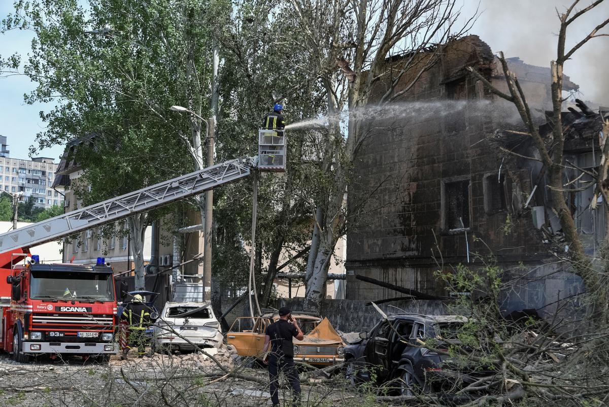 Rusia bombardea un hospital en Dnipro y causa al menos dos muertos