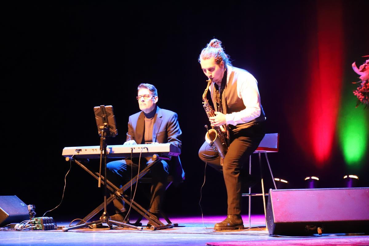 A música de Henry Villalobos e Rubén Servide acompañou o acto.
